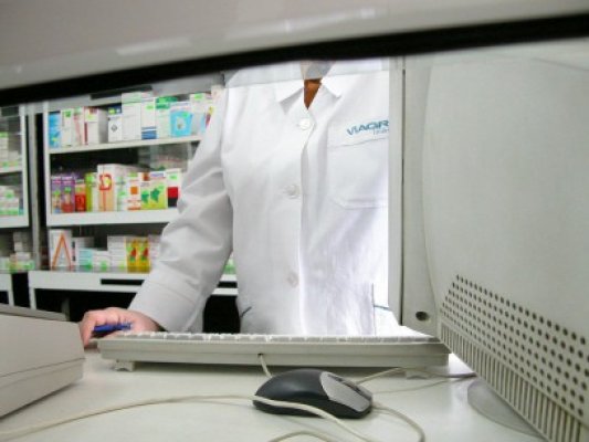 Au furat produse cosmetice dintr-o farmacie din Constanţa